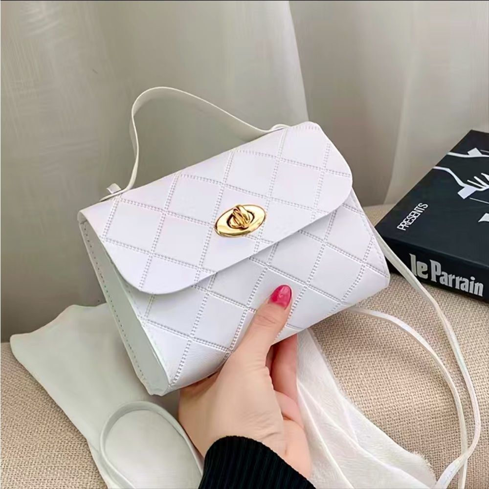 Women's White Argyle Embossed Shoulder Bag, Strap Buckle Decor Crossbody‎ Bag